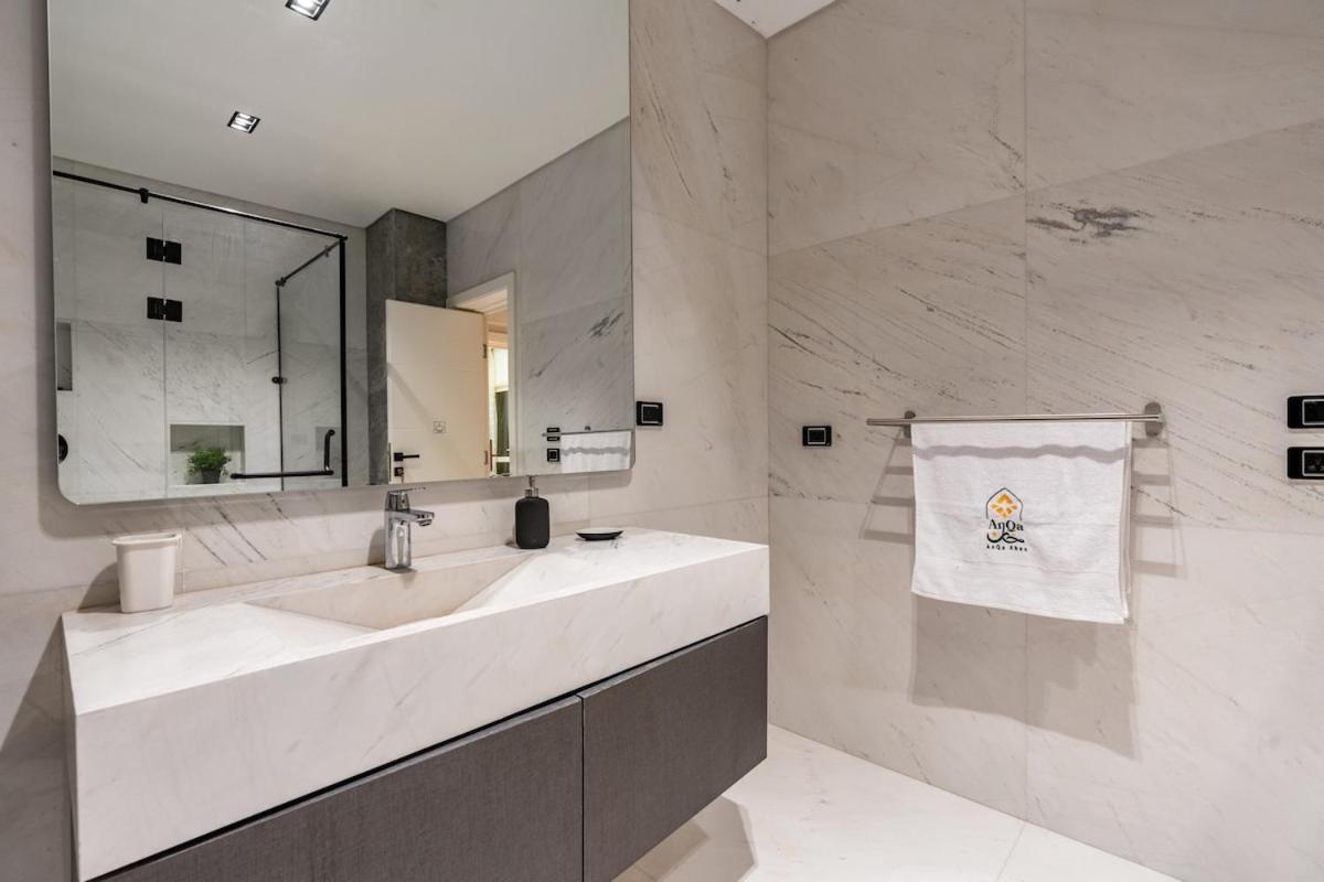 Luxury Family Villa with Private Pool in Sheikh Zayed Khan