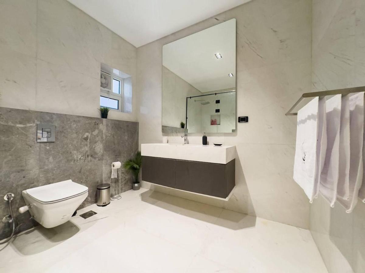 Luxury Family Villa with Private Pool in Sheikh Zayed Khan