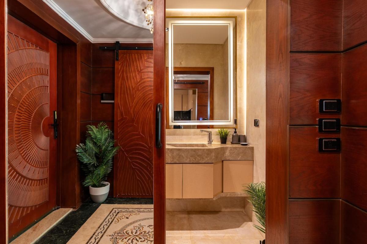 Luxury Family Villa with Private Pool in Sheikh Zayed Khan