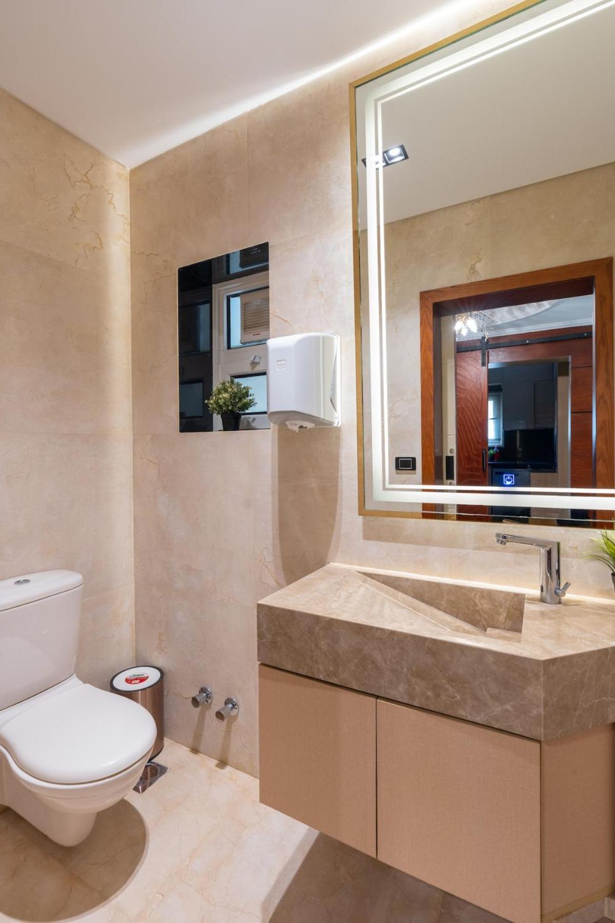 Luxury Family Villa with Private Pool in Sheikh Zayed Khan