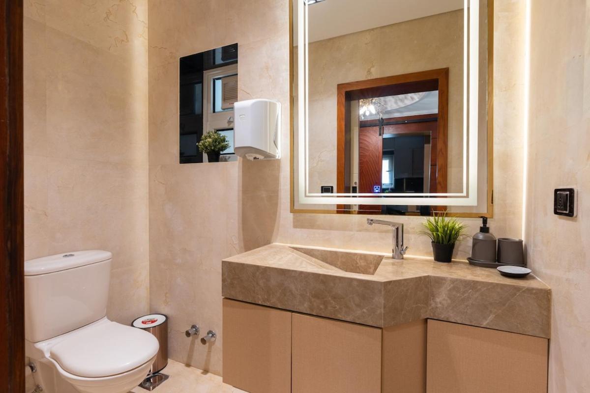 Luxury Family Villa with Private Pool in Sheikh Zayed Khan