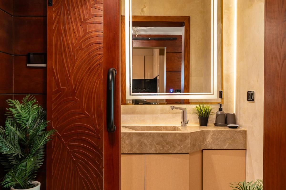 Luxury Family Villa with Private Pool in Sheikh Zayed Khan