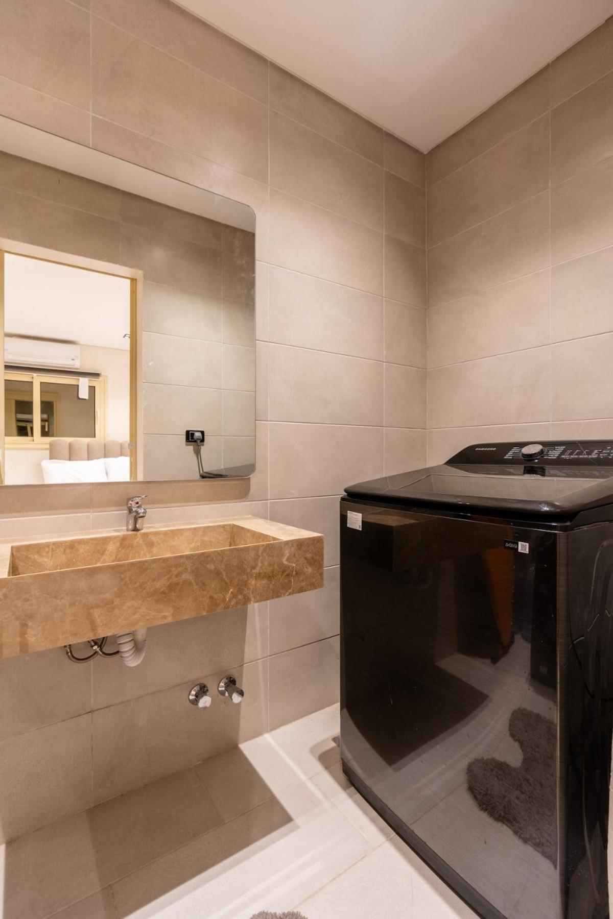 Luxury Family Villa with Private Pool in Sheikh Zayed Khan