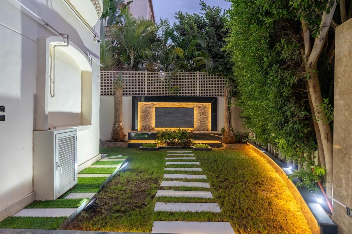 Luxury Family Villa with Private Pool in Sheikh Zayed Khan