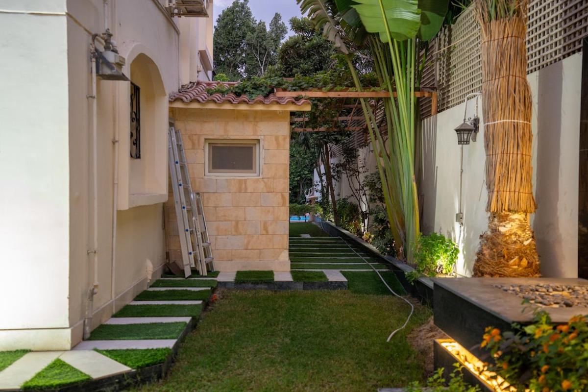 Luxury Family Villa with Private Pool in Sheikh Zayed Khan