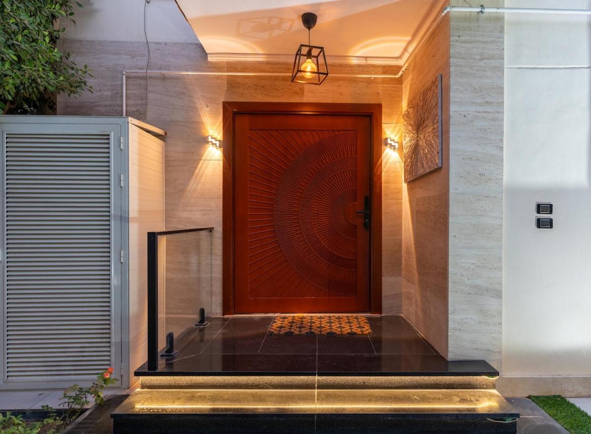 Luxury Family Villa with Private Pool in Sheikh Zayed Khan