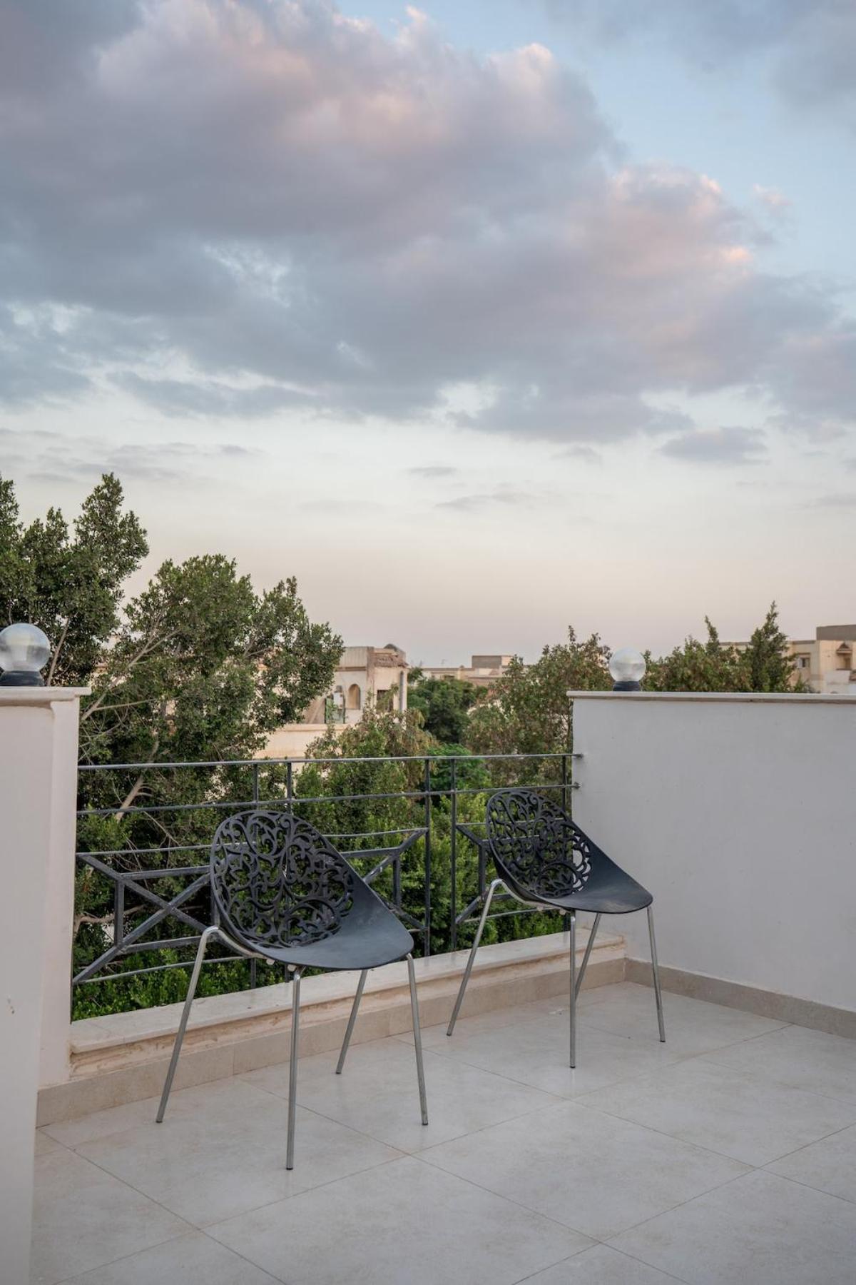 Luxury Family Villa with Private Pool in Sheikh Zayed Khan