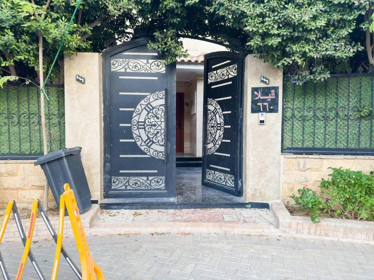 Luxury Family Villa with Private Pool in Sheikh Zayed Khan