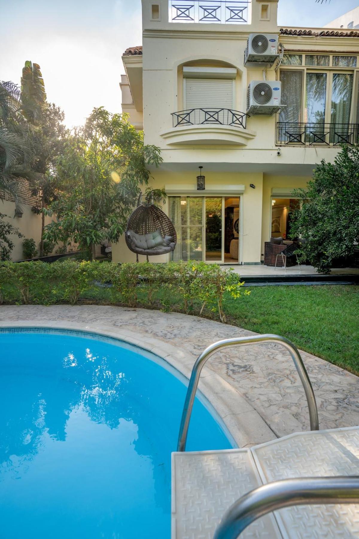 Luxury Family Villa with Private Pool in Sheikh Zayed Khan