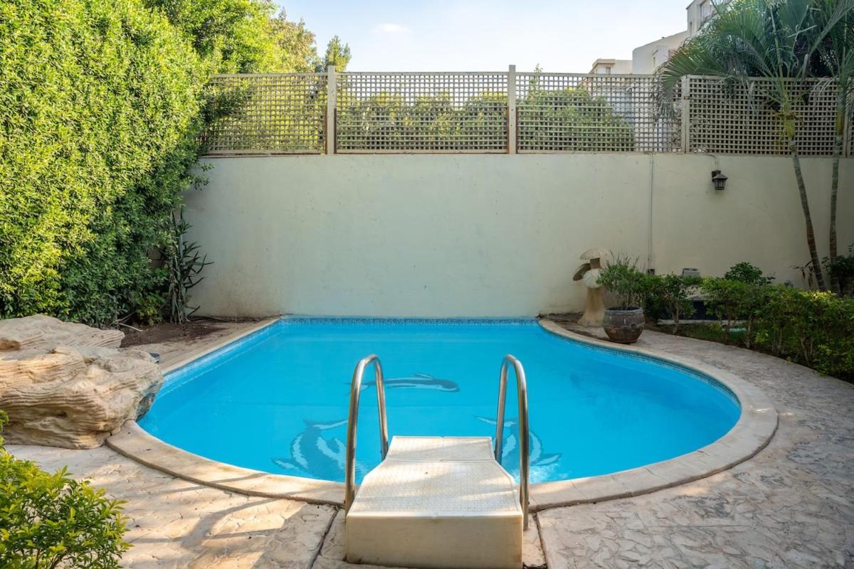 Luxury Family Villa with Private Pool in Sheikh Zayed Khan