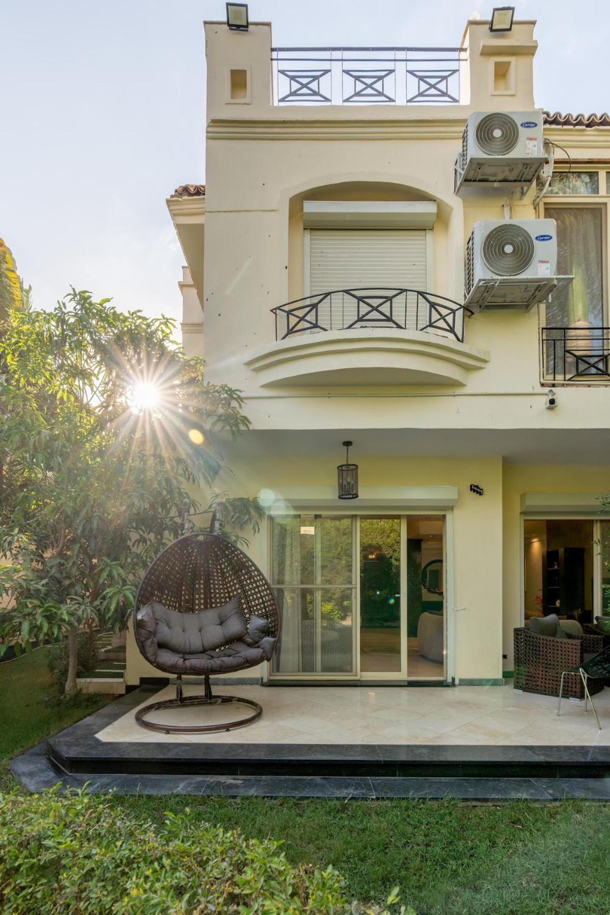 Luxury Family Villa with Private Pool in Sheikh Zayed Khan