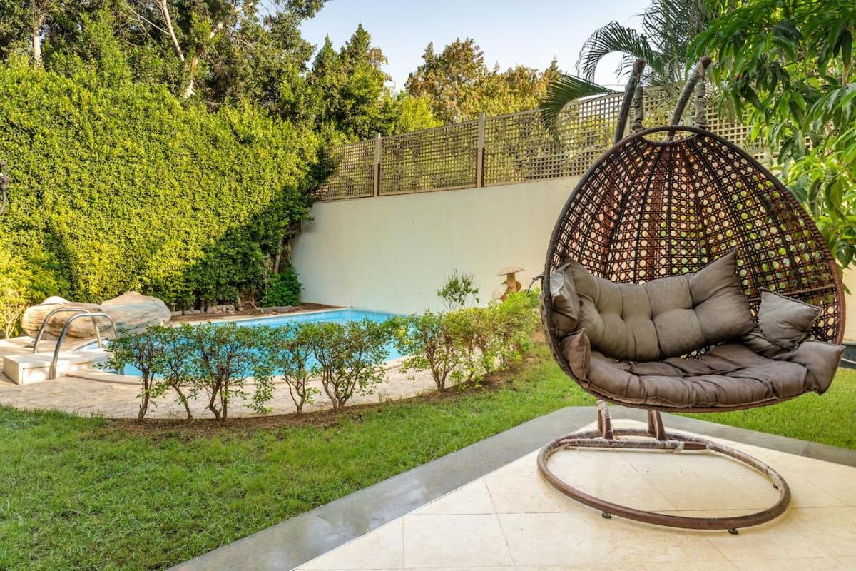 Luxury Family Villa with Private Pool in Sheikh Zayed Khan