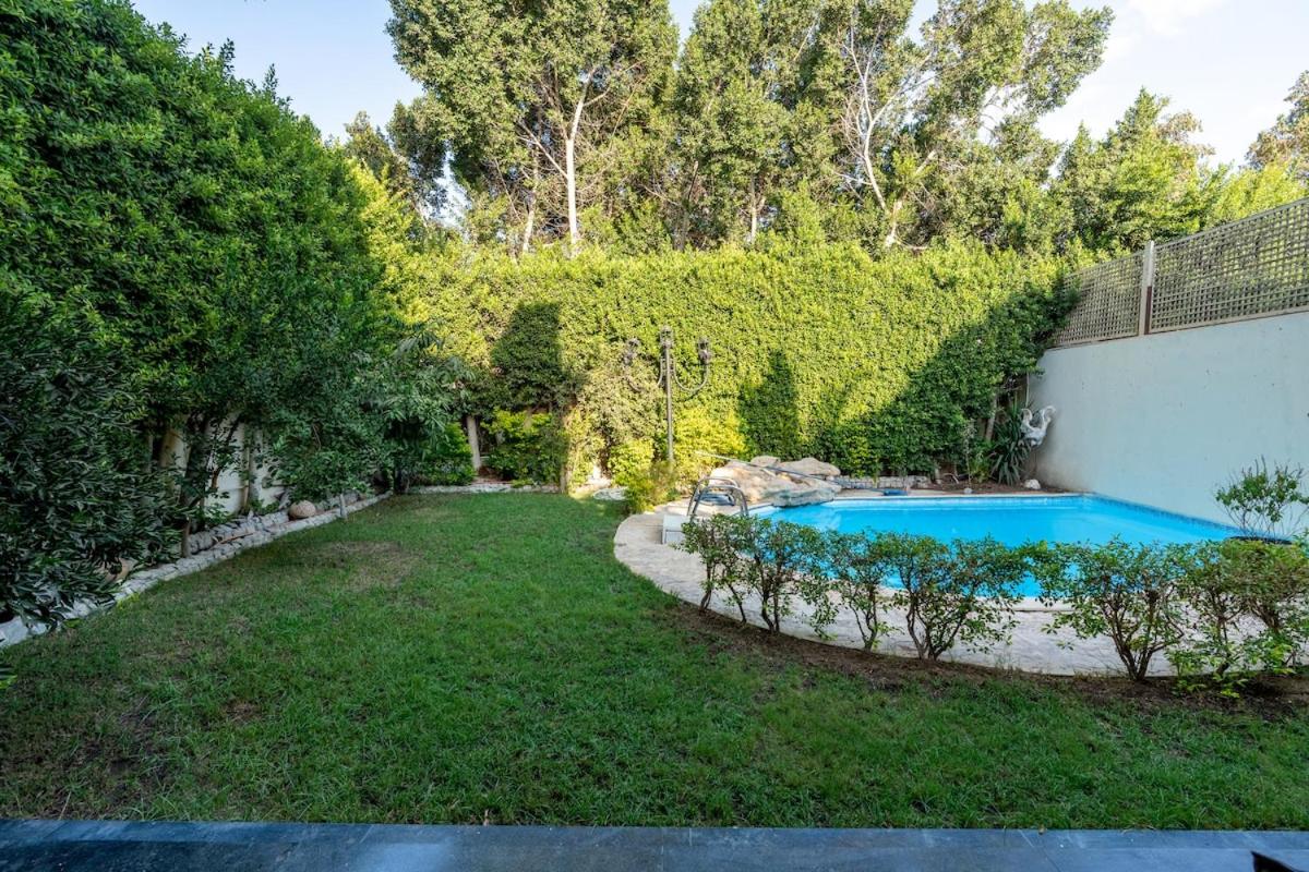 Luxury Family Villa with Private Pool in Sheikh Zayed Khan