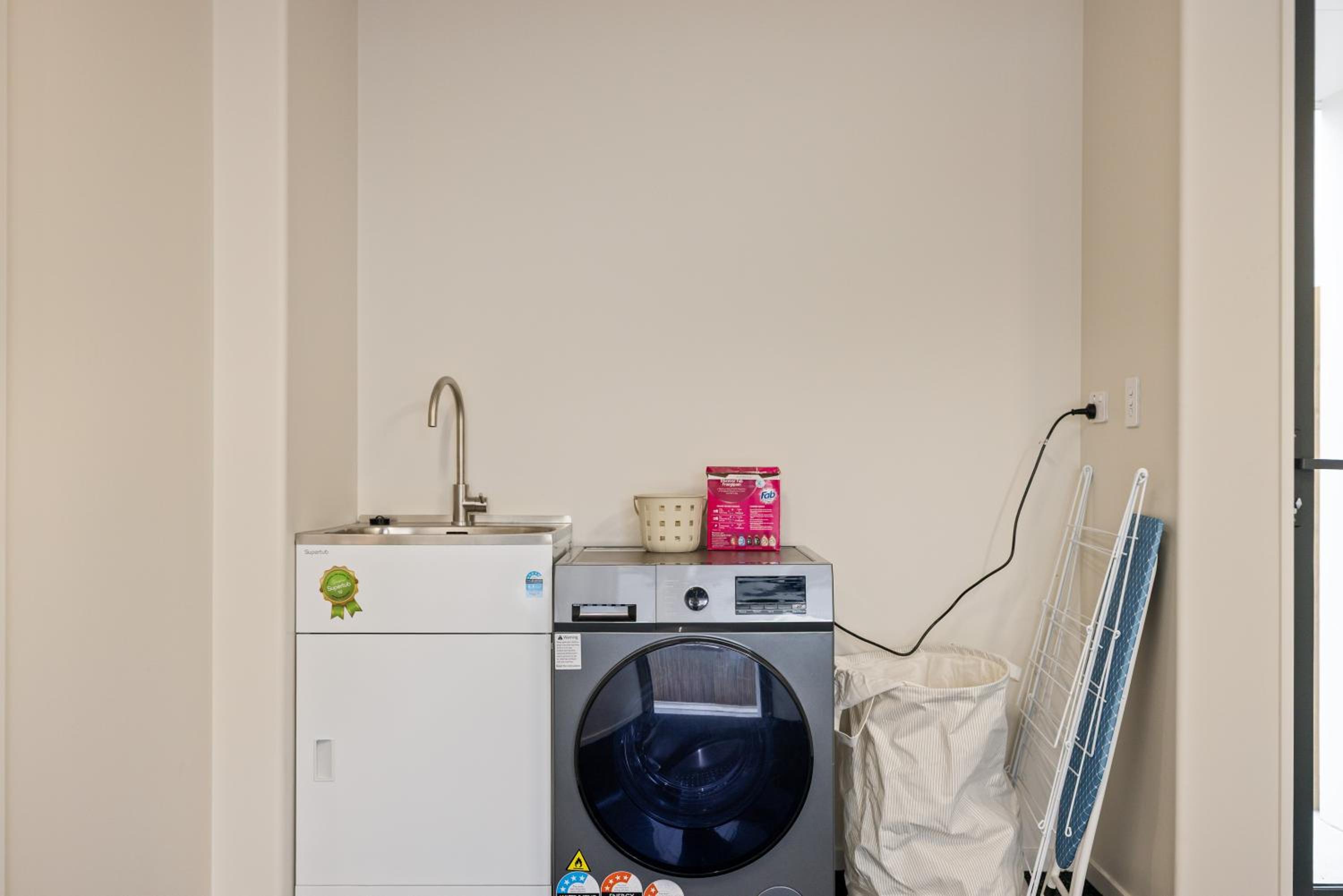 Modern 3 Bedroom Townhouse - Only 10min walk to Stadium