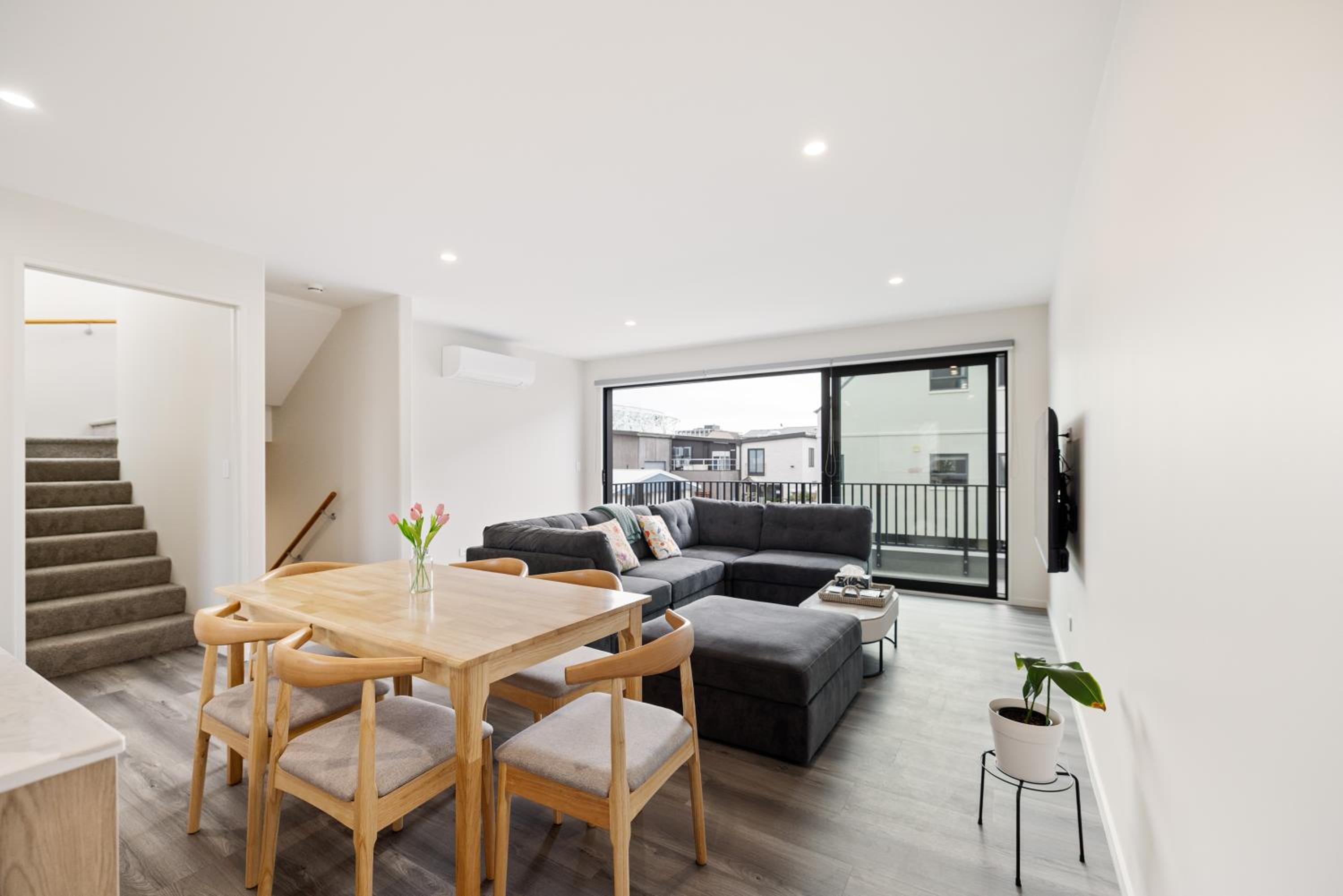 3 Bedroom, 3 Bathroom Townhouse with Garage - in CHCH CBD