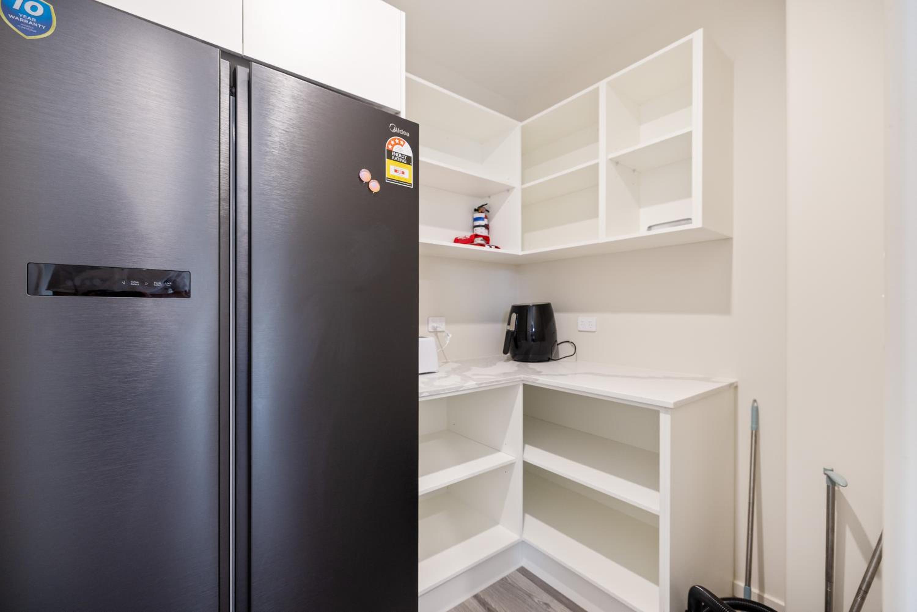 3 Bedroom, 3 Bathroom Townhouse with Garage - in CHCH CBD
