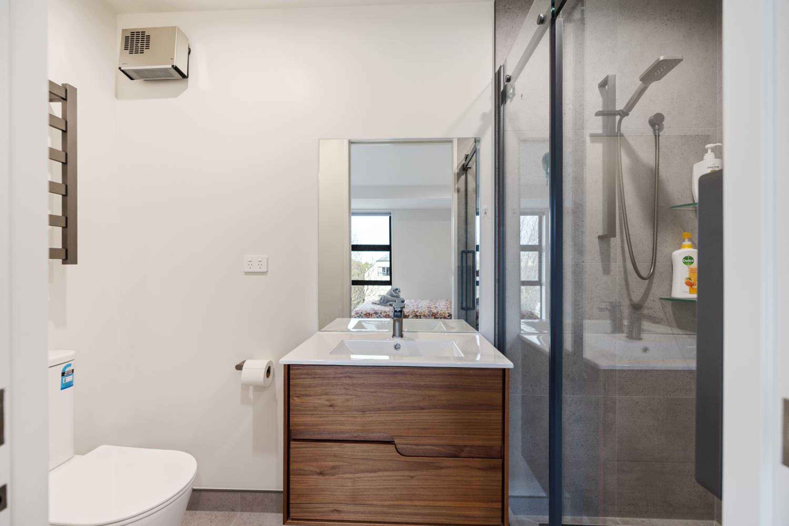 3 Bedroom, 3 Bathroom Townhouse with Garage - in CHCH CBD