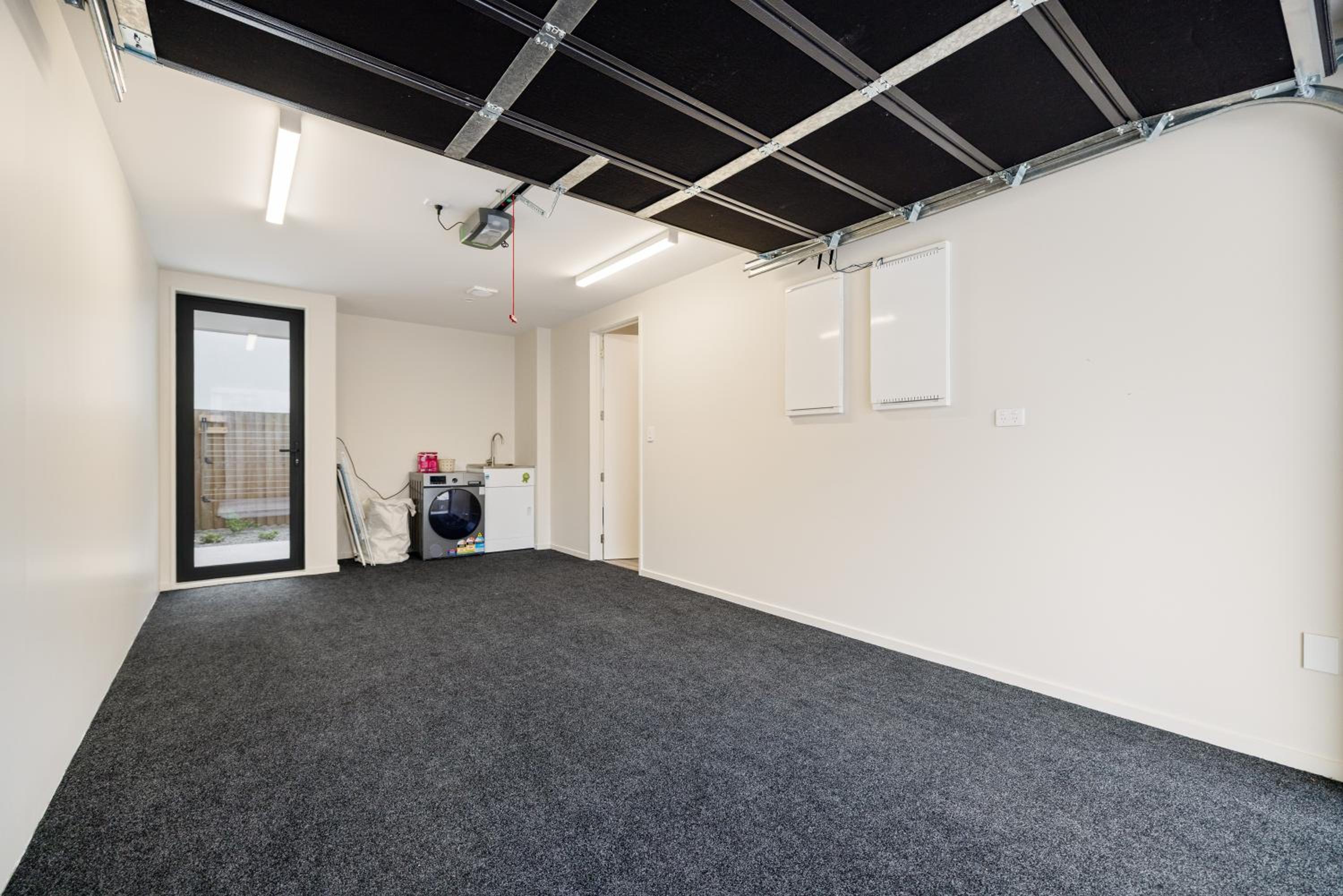 3 Bedroom, 3 Bathroom Townhouse with Garage - in CHCH CBD