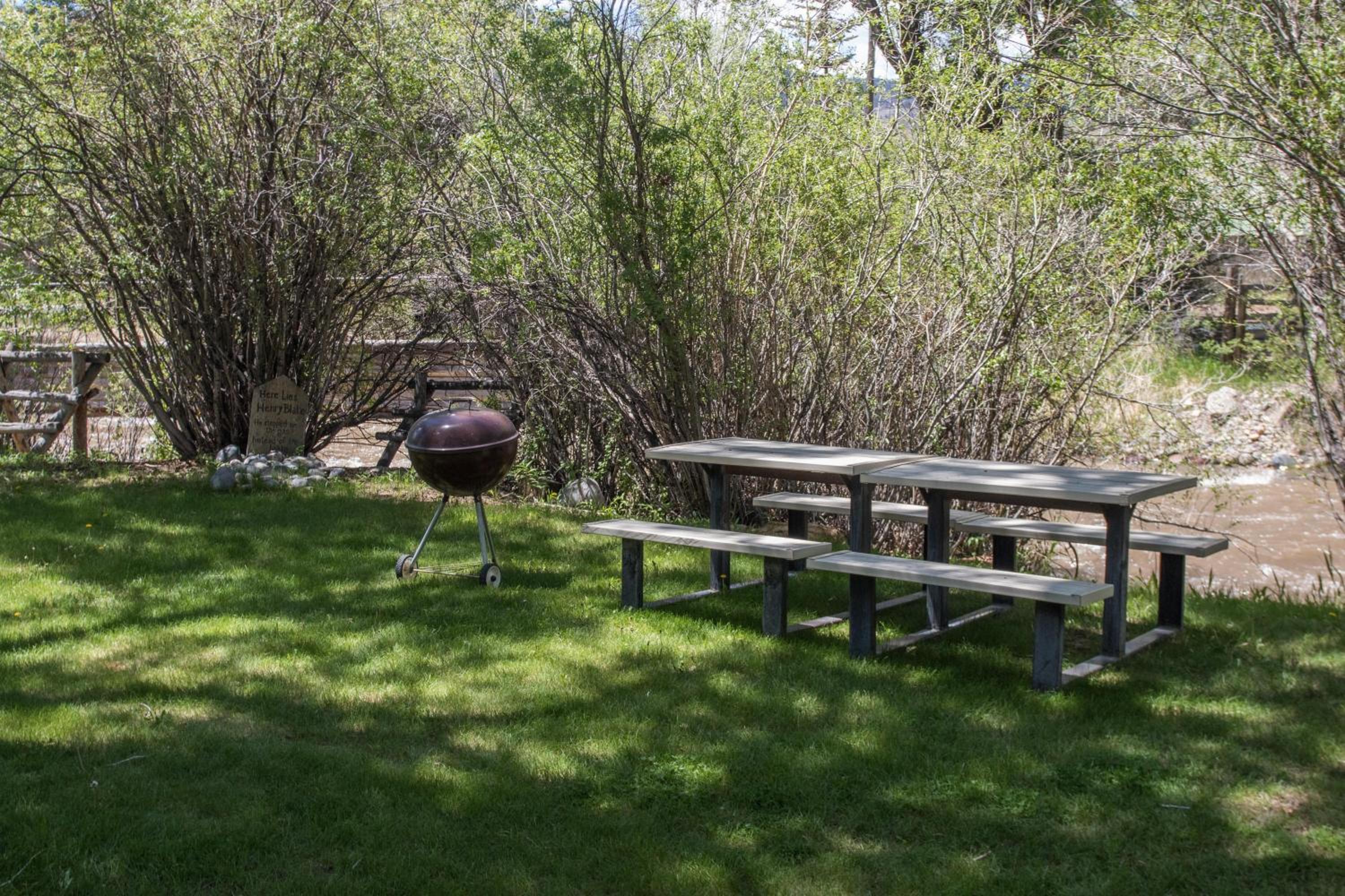 Stagecoach Inn & Suites