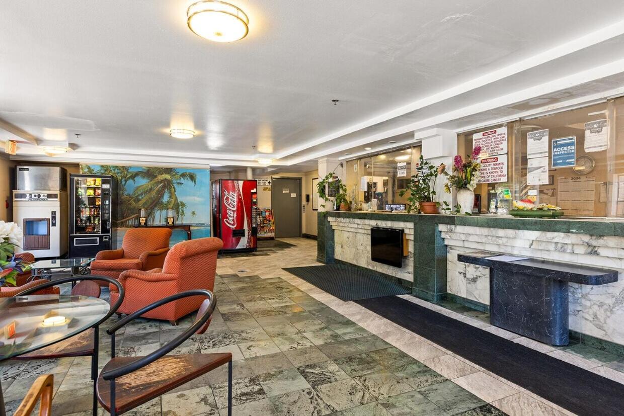 Paradise Lodge - Canoga Park, Los Angeles