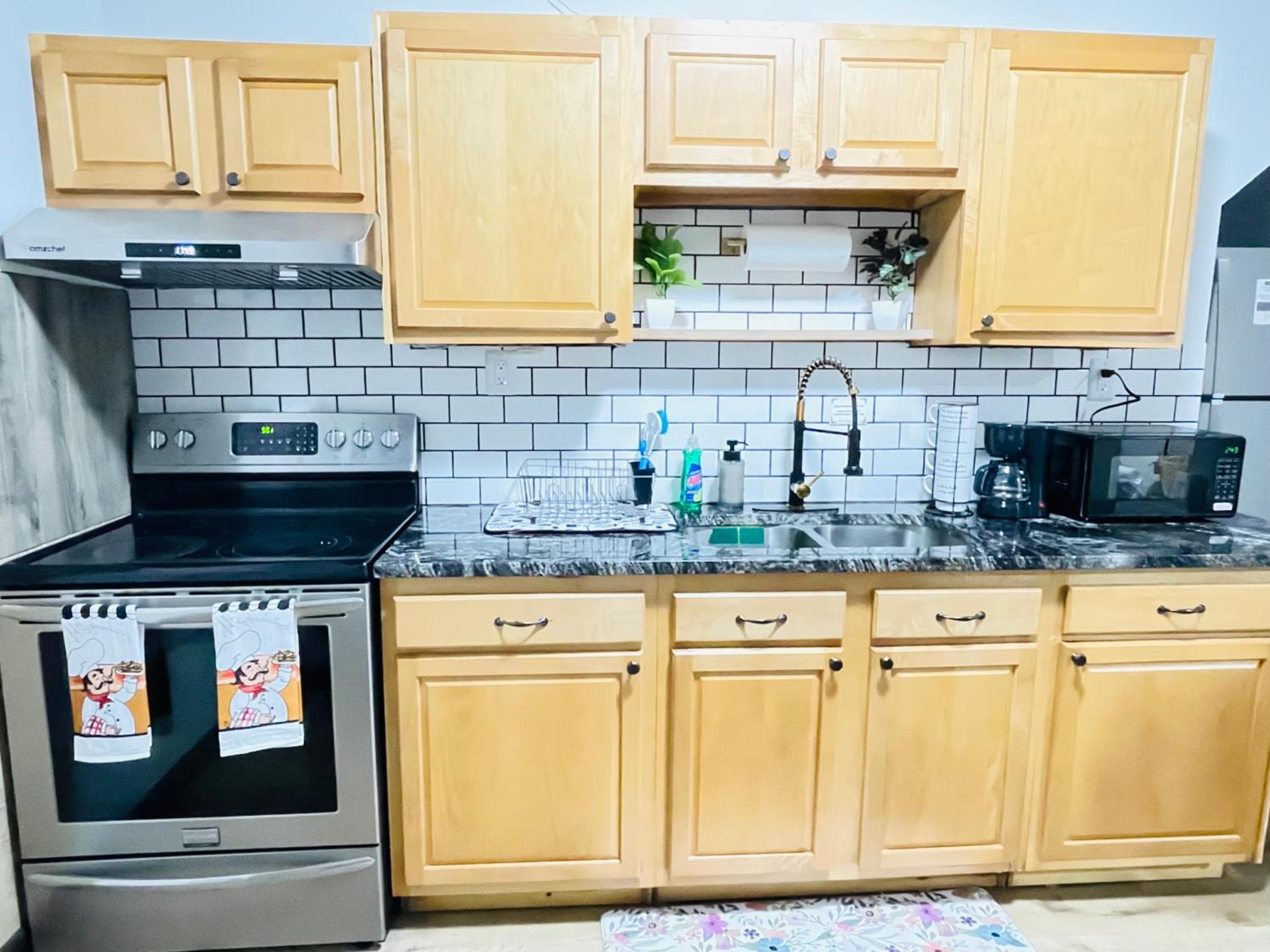Cozy first floor, 1bed 1bath Near Airport, Cleveland Clinic, Downtown Cleveland
