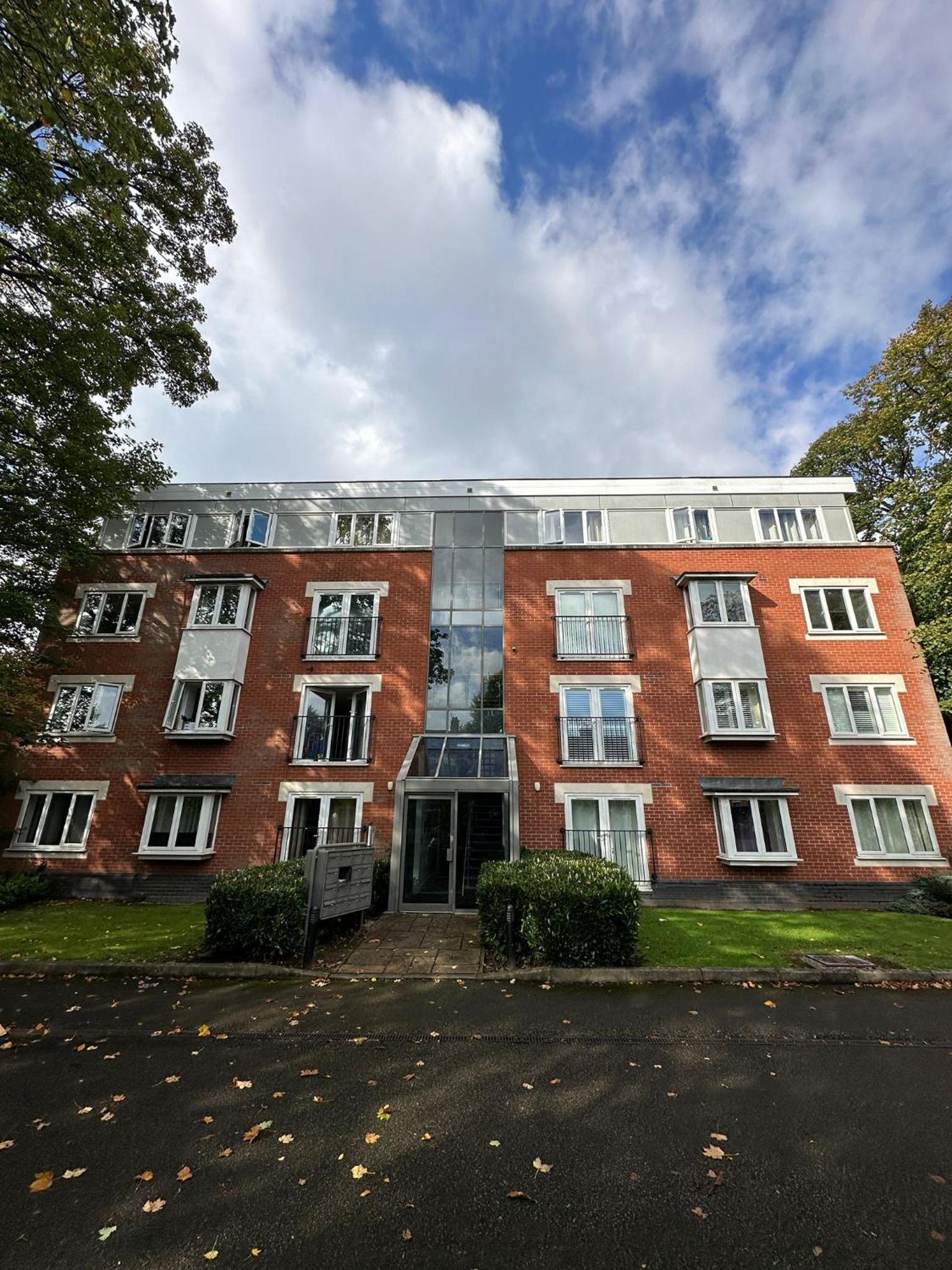 2BR Manchester Flat - Free Parking - Old Trafford - Weekly Rates