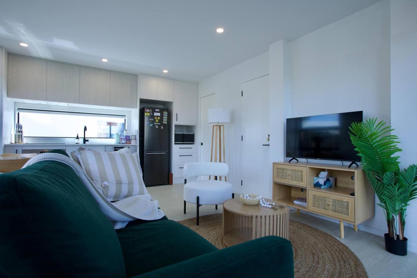 Christchurch Riccarton Brandnew Townhouse - Near Westfield Mall - Free Parking & Kitchen
