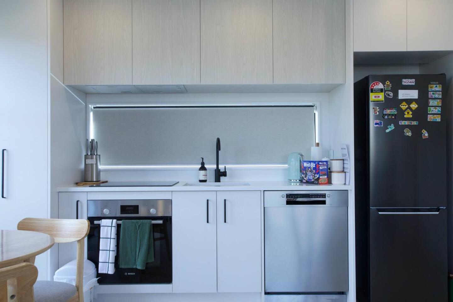 Christchurch Riccarton Brandnew Townhouse - Near Westfield Mall - Free Parking & Kitchen