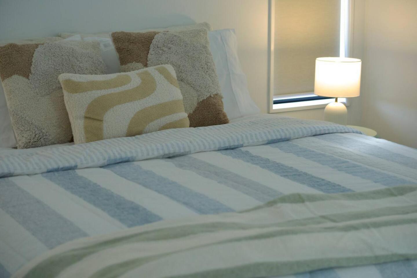 Christchurch Riccarton Brandnew Townhouse - Near Westfield Mall - Free Parking & Kitchen