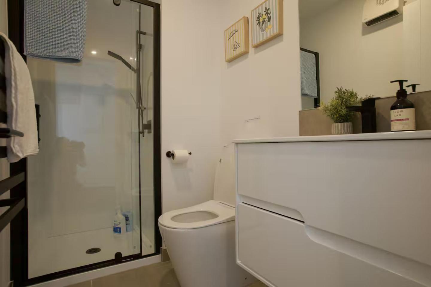 Christchurch Riccarton Brandnew Townhouse - Near Westfield Mall - Free Parking & Kitchen