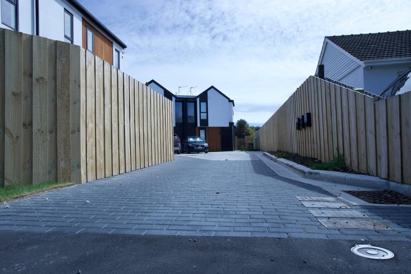 Christchurch Riccarton Brandnew Townhouse - Near Westfield Mall - Free Parking & Kitchen