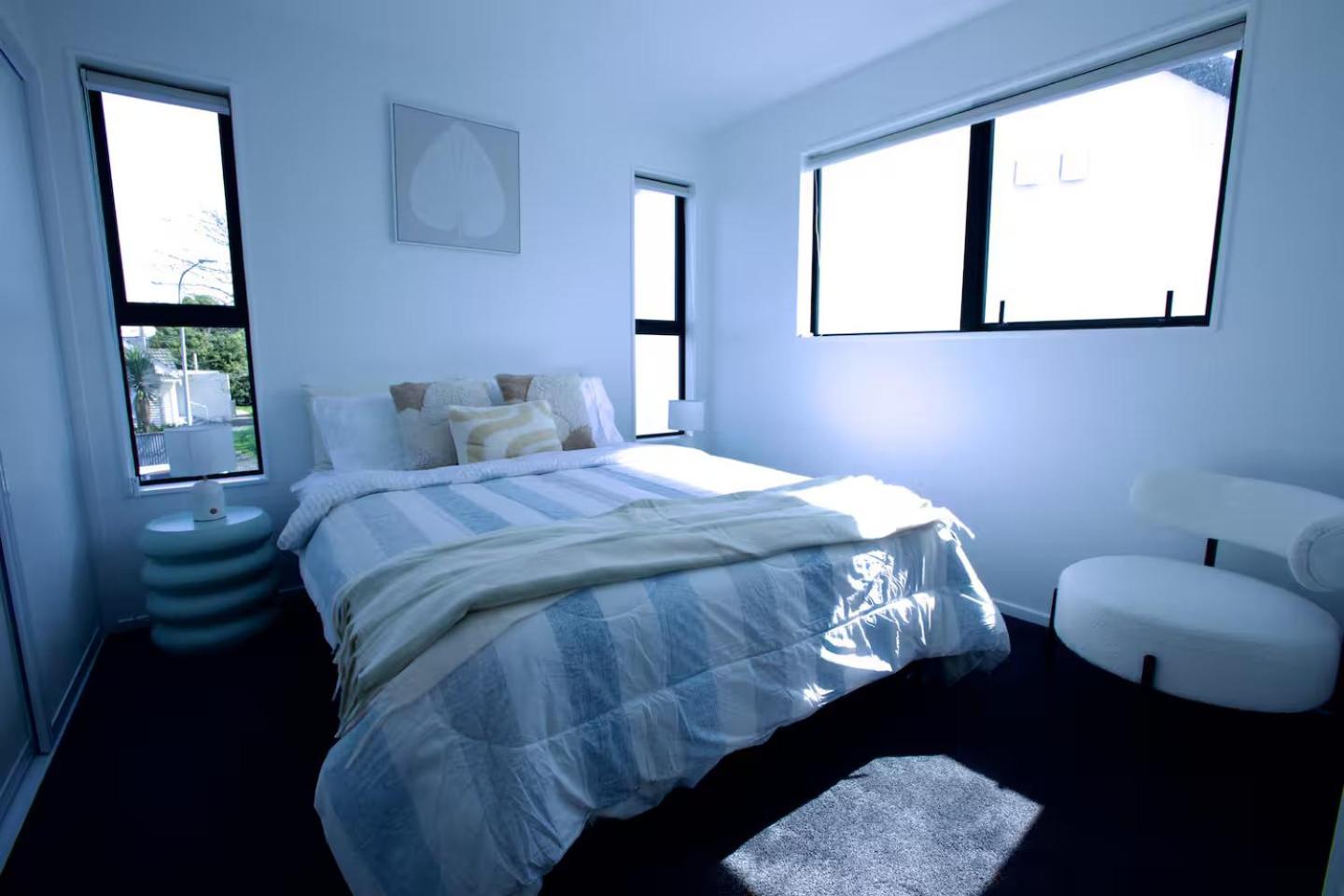 Christchurch Riccarton Brandnew Townhouse - Near Westfield Mall - Free Parking & Kitchen