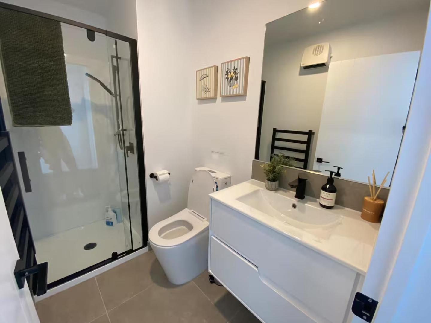 Christchurch Riccarton Brandnew Townhouse - Near Westfield Mall - Free Parking & Kitchen