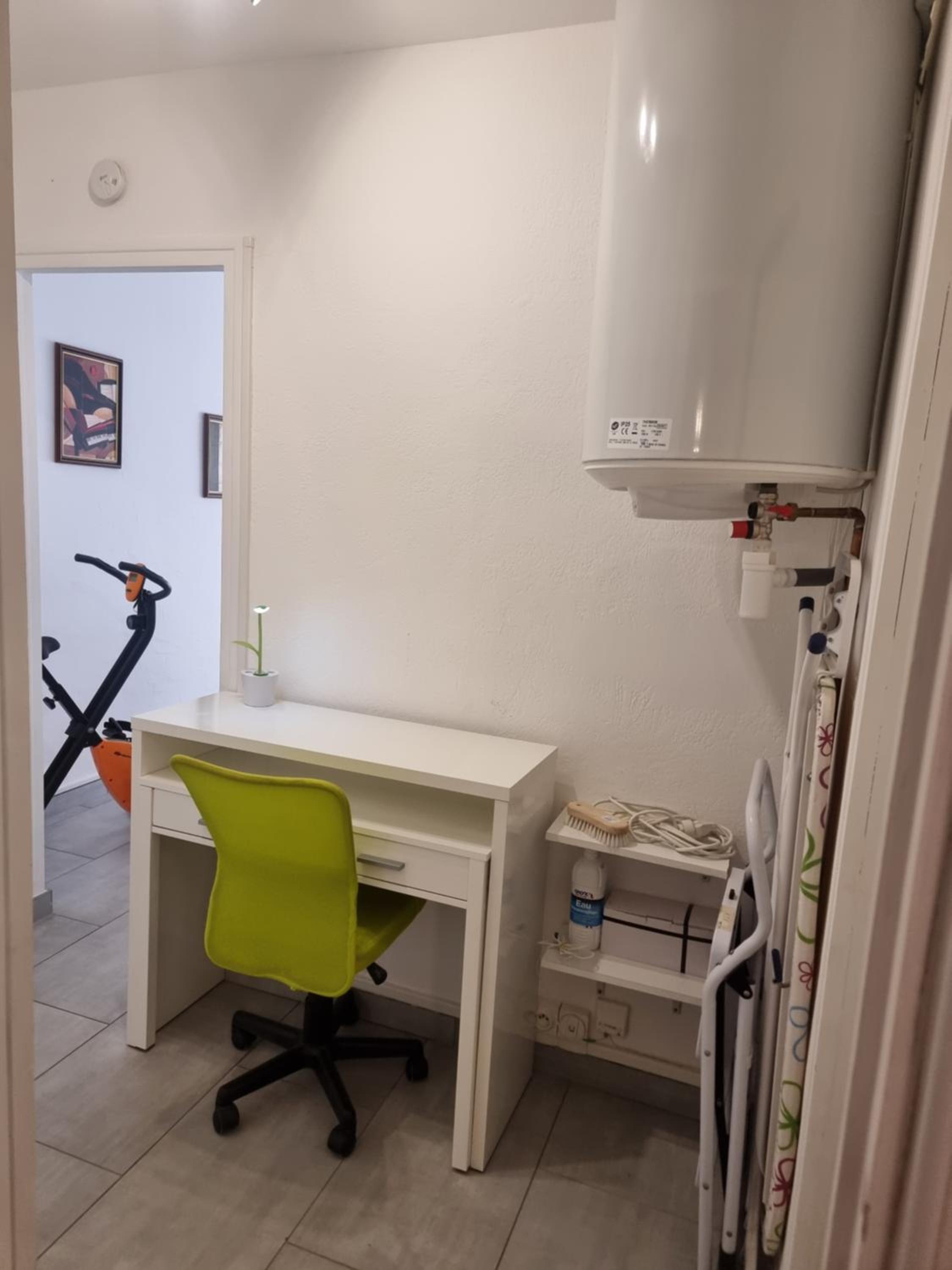 BANDOL T2 HYPER CENTRE rue calme