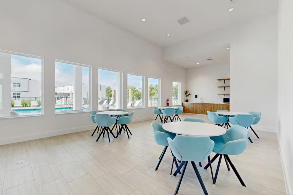 5BR Townhome, Private Pool, Clubhouse Near Disney