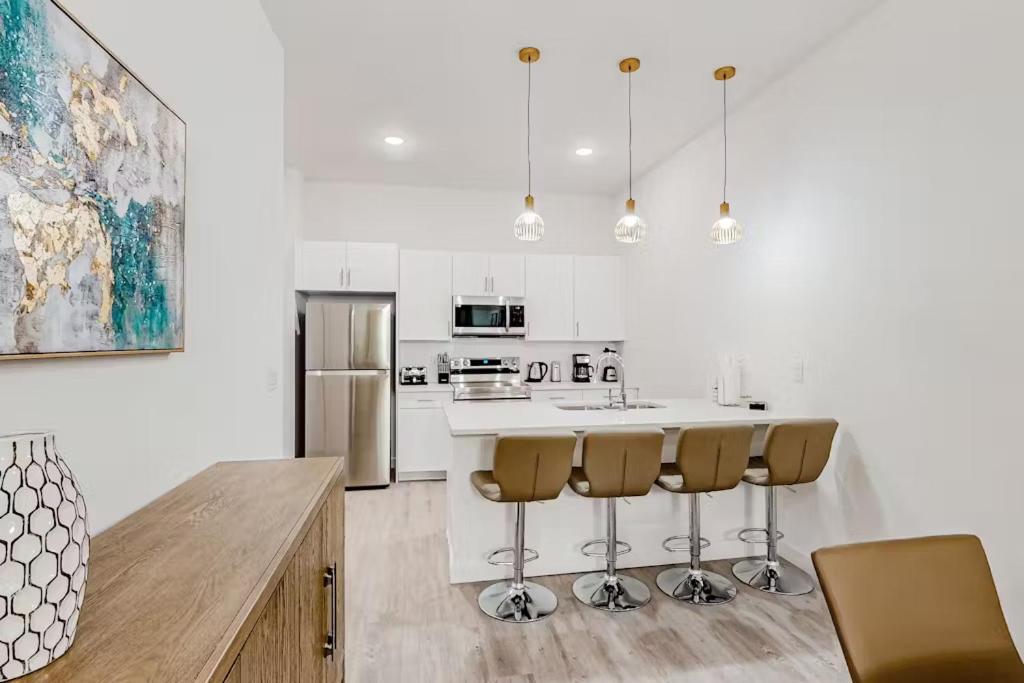 5BR Townhome, Private Pool, Clubhouse Near Disney