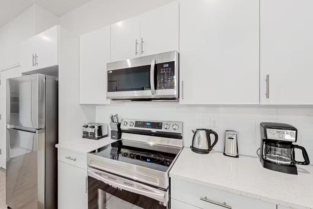 5BR Townhome, Private Pool, Clubhouse Near Disney