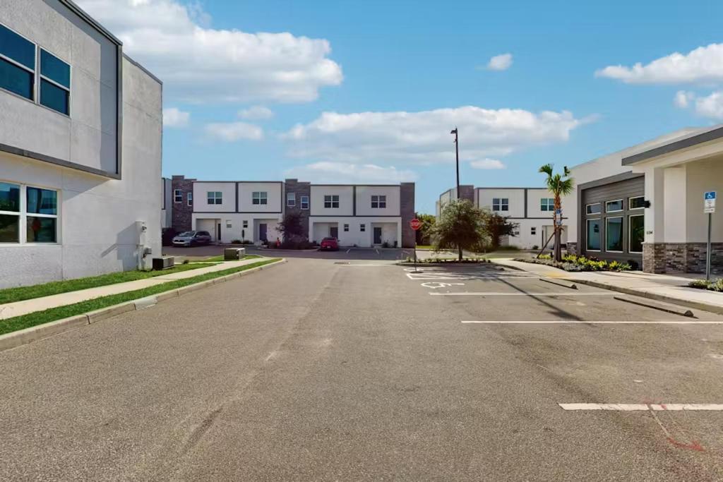 5BR Townhome, Private Pool, Clubhouse Near Disney