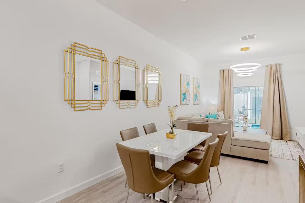 5BR Townhome, Private Pool, Clubhouse Near Disney