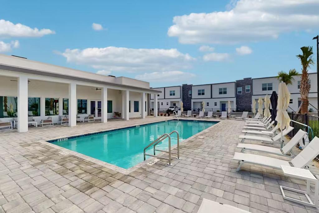 5BR Townhome, Private Pool, Clubhouse Near Disney