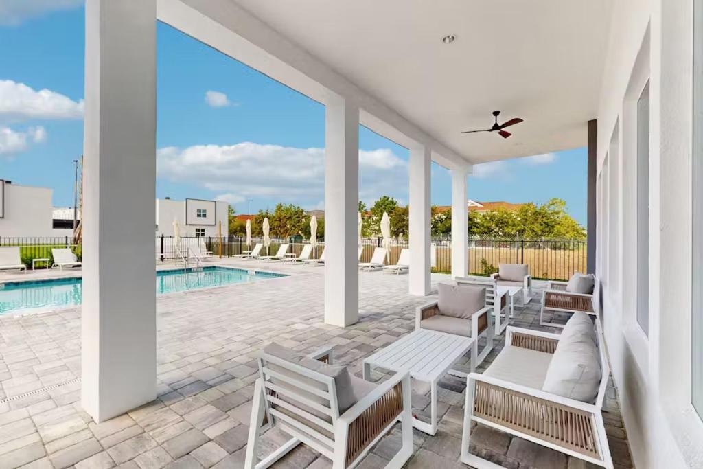 5BR Townhome, Private Pool, Clubhouse Near Disney