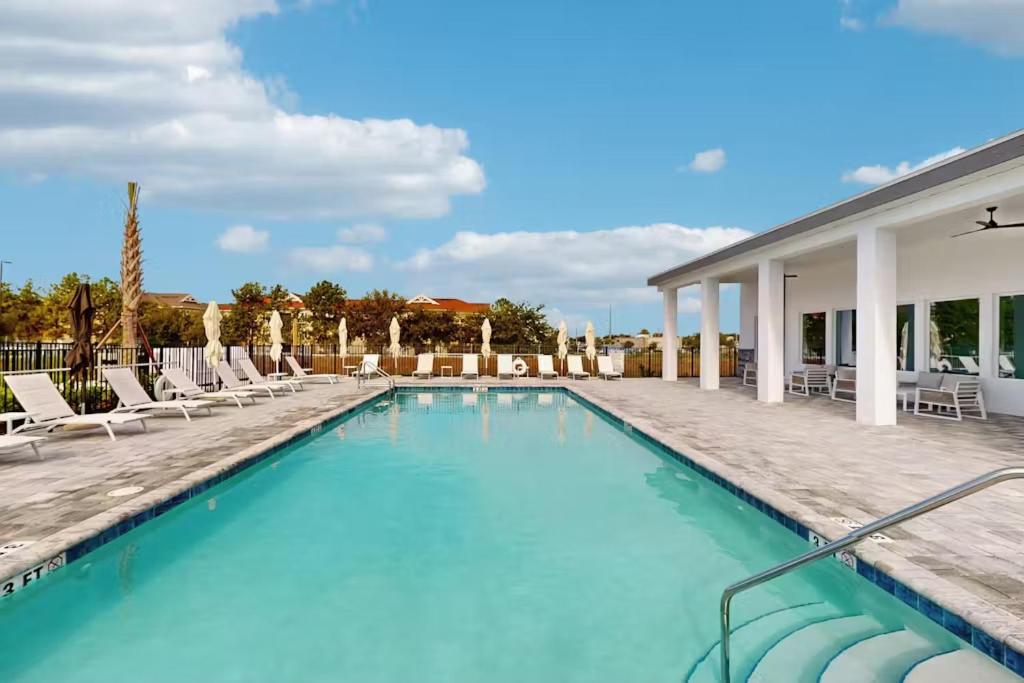 5BR Townhome, Private Pool, Clubhouse Near Disney