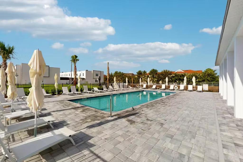 5BR Townhome, Private Pool, Clubhouse Near Disney