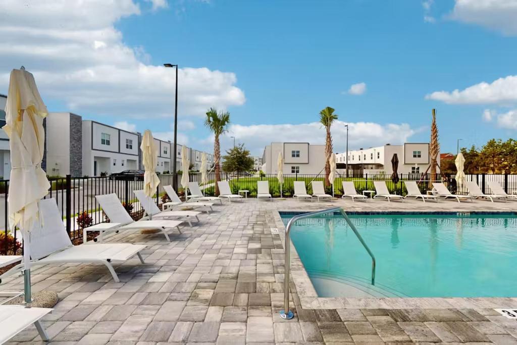 5BR Townhome, Private Pool, Clubhouse Near Disney