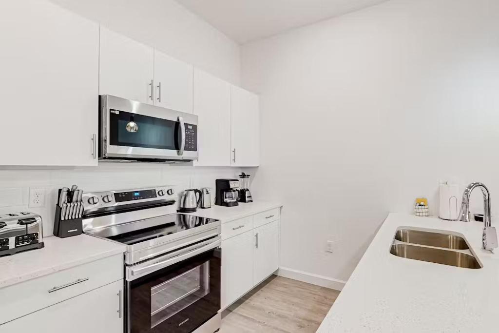 5BR Townhome, Private Pool, Clubhouse Near Disney