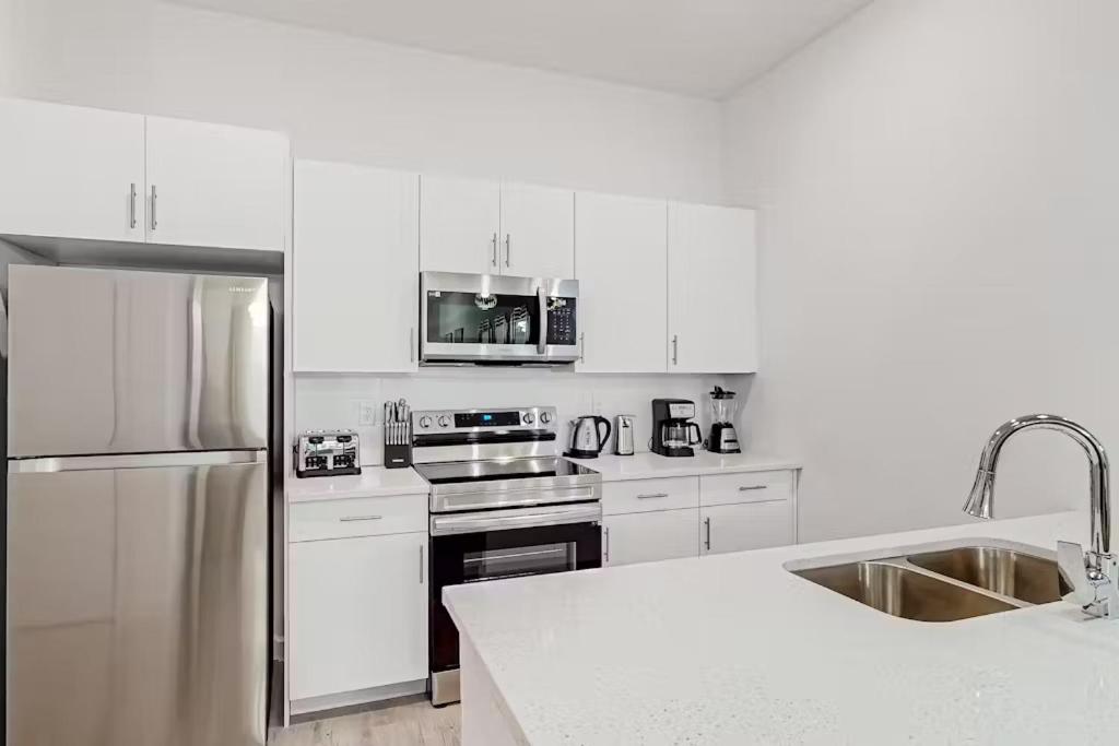 5BR Townhome, Private Pool, Clubhouse Near Disney