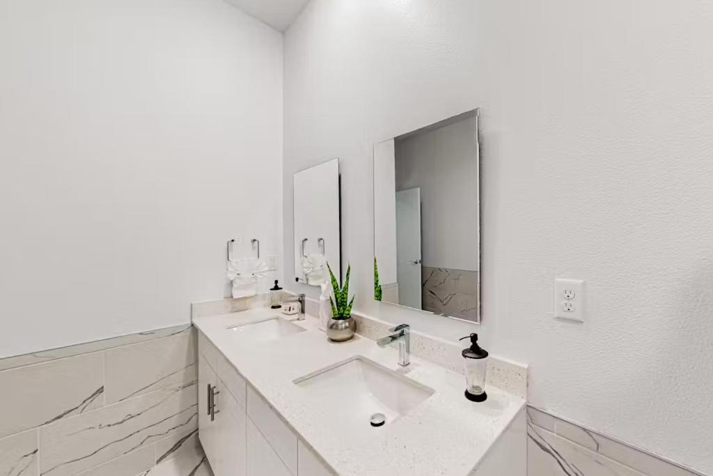 5BR Townhome, Private Pool, Clubhouse Near Disney