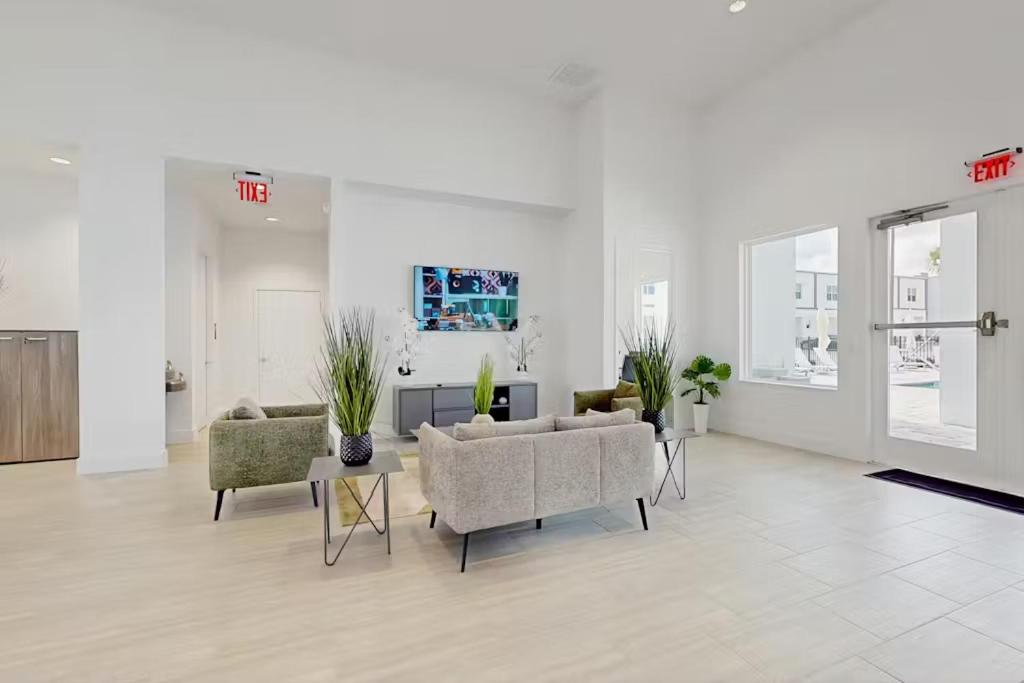 5BR Townhome, Private Pool, Clubhouse Near Disney