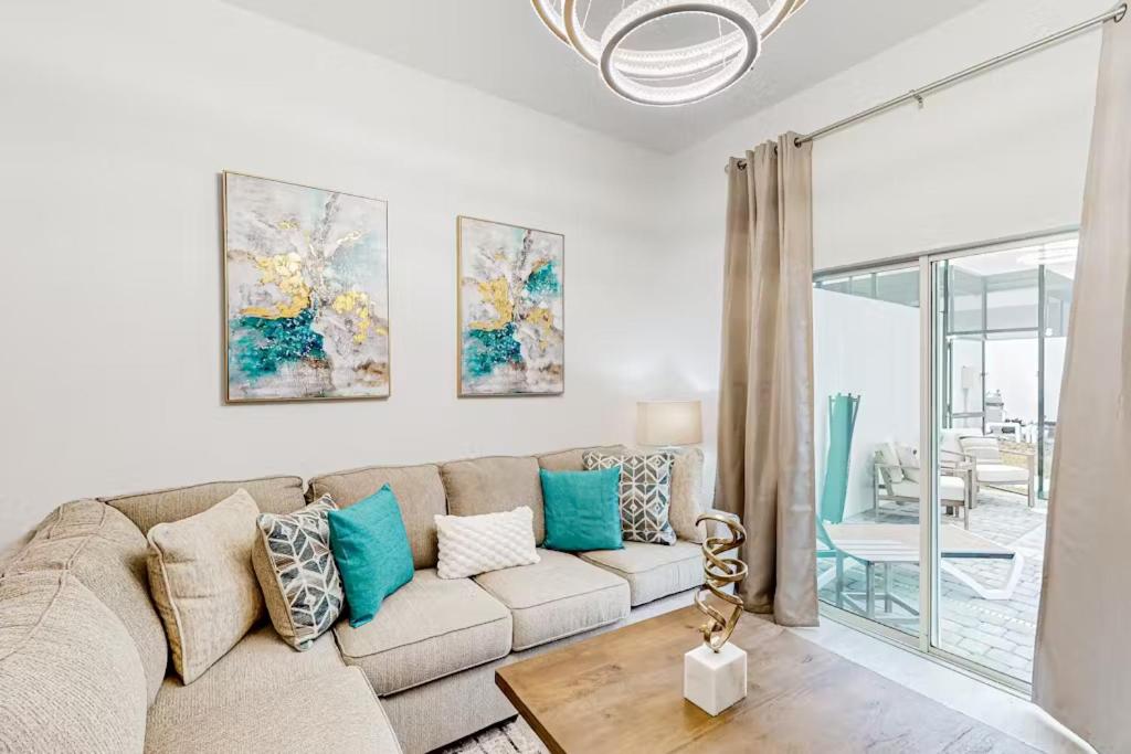 5BR Townhome, Private Pool, Clubhouse Near Disney