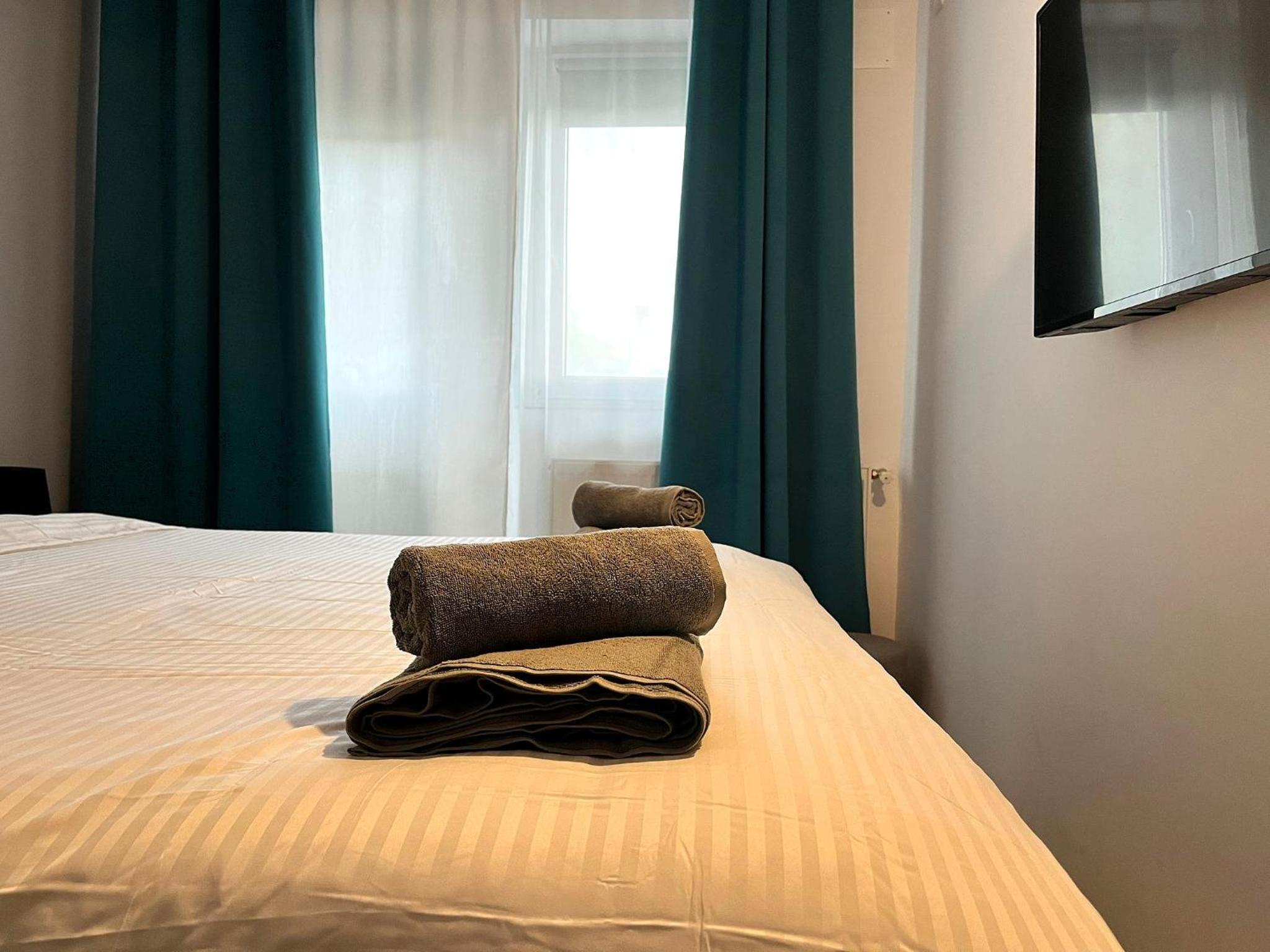 Deer House - Fireplace 1BR near Sinaia Plaza